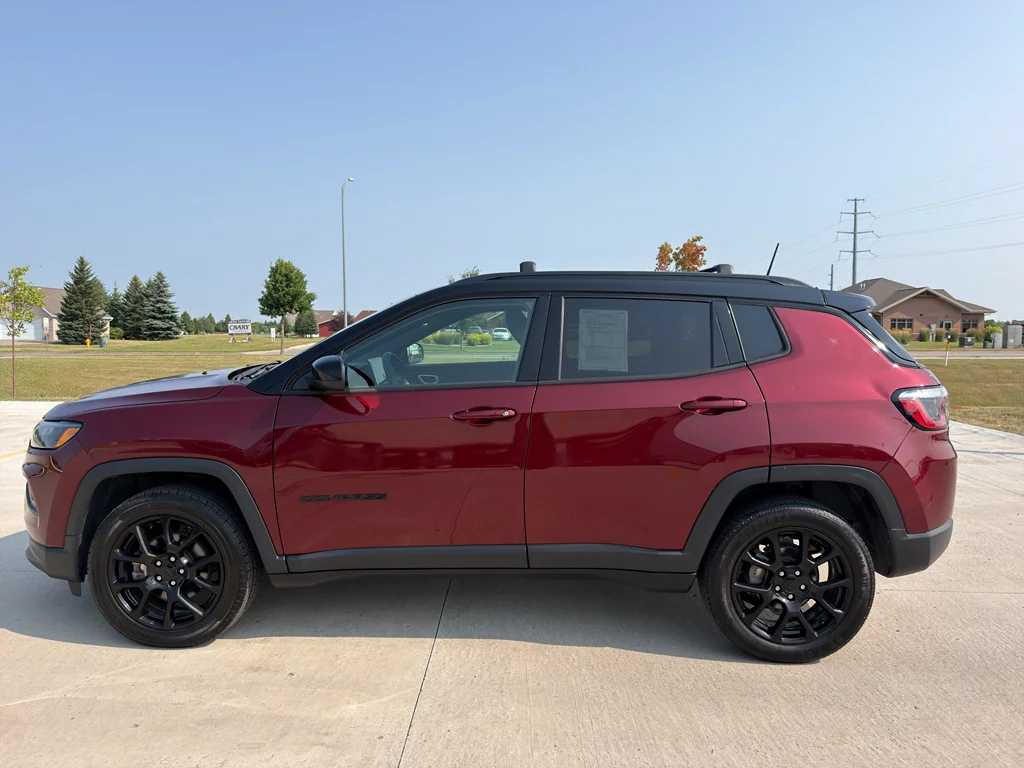 Used 2022 Velvet Red Pearl Jeep Altitude image 1