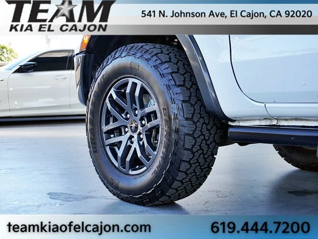 Used 2021 White Ford Lariat image 8