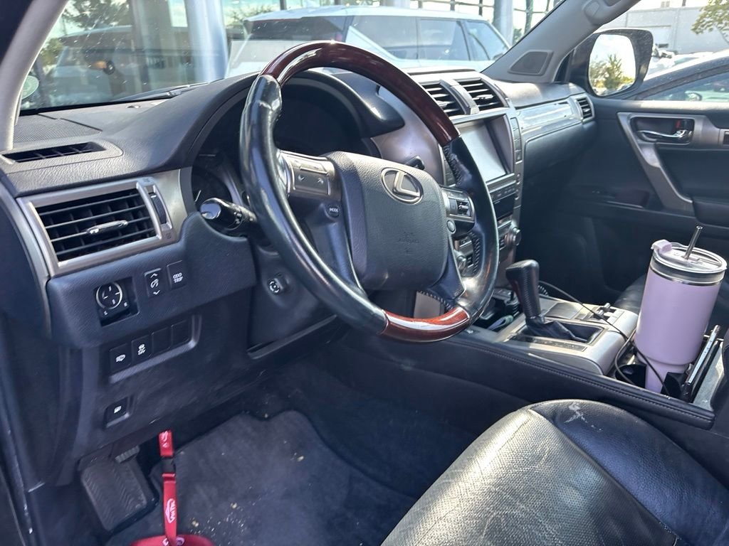 Used 2014 Black Lexus 460 image 21