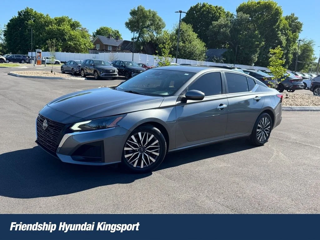 Used 2023 Gray Nissan 2.5 SV image 1