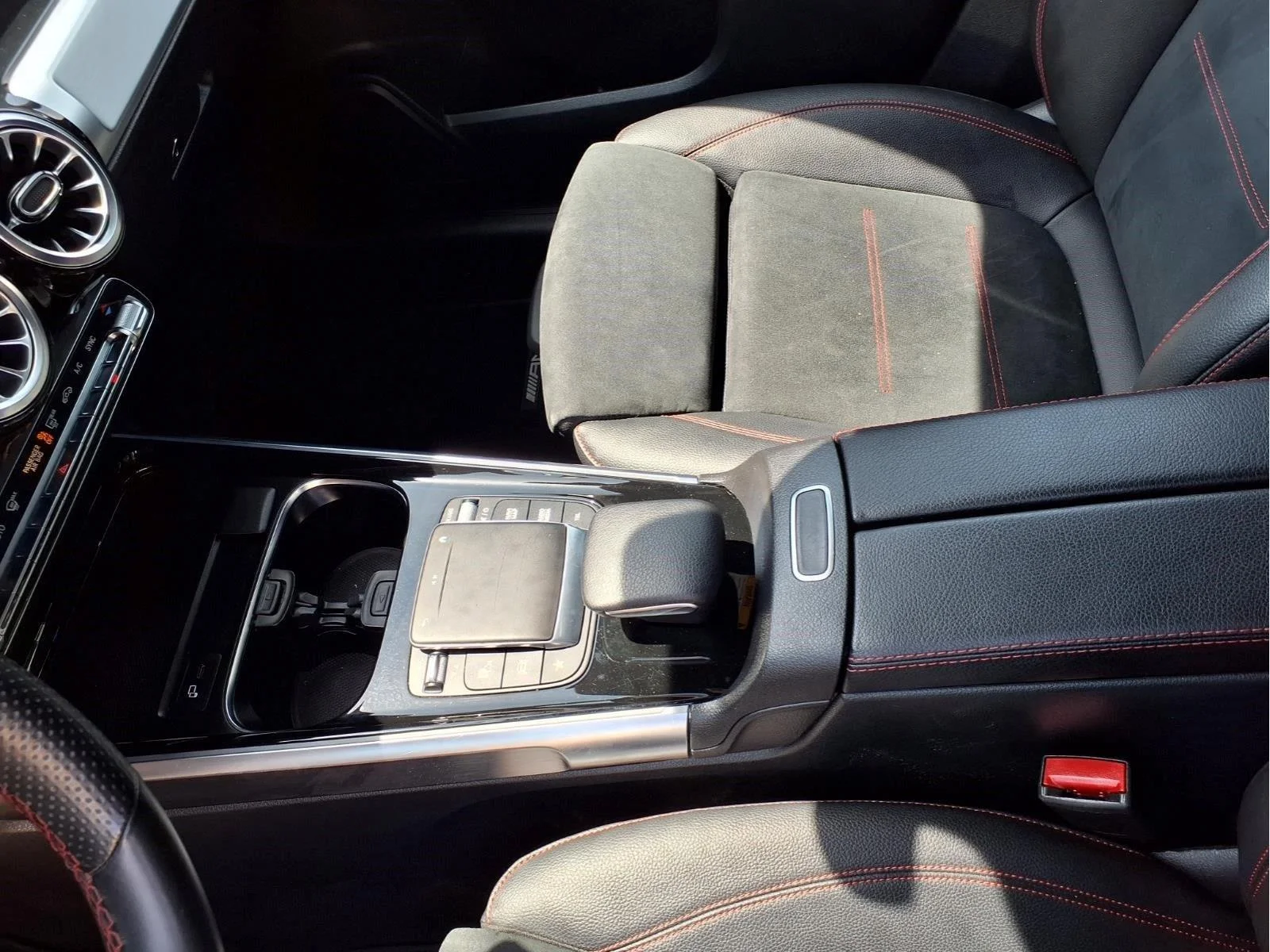 Used 2023 Night Black Mercedes-Benz GLB 250 image 25