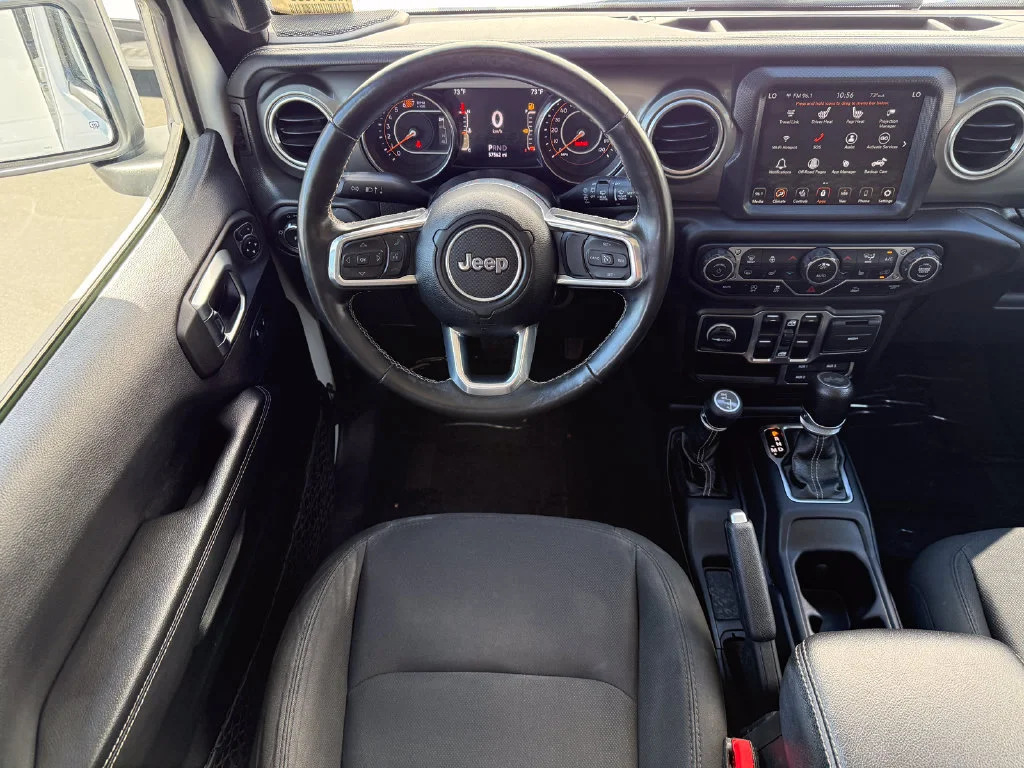 Used 2022  Jeep Unlimited Sahara image 21