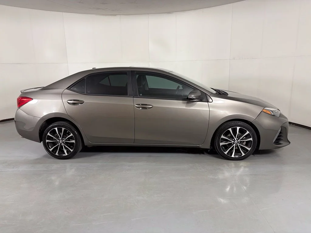 Used 2018 Gray Toyota SE image 9