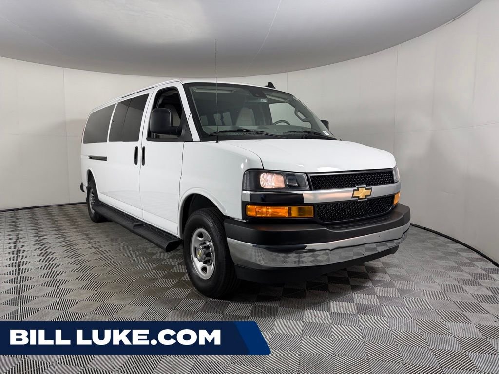 Used 2025 White Chevrolet LT Passenger image 1
