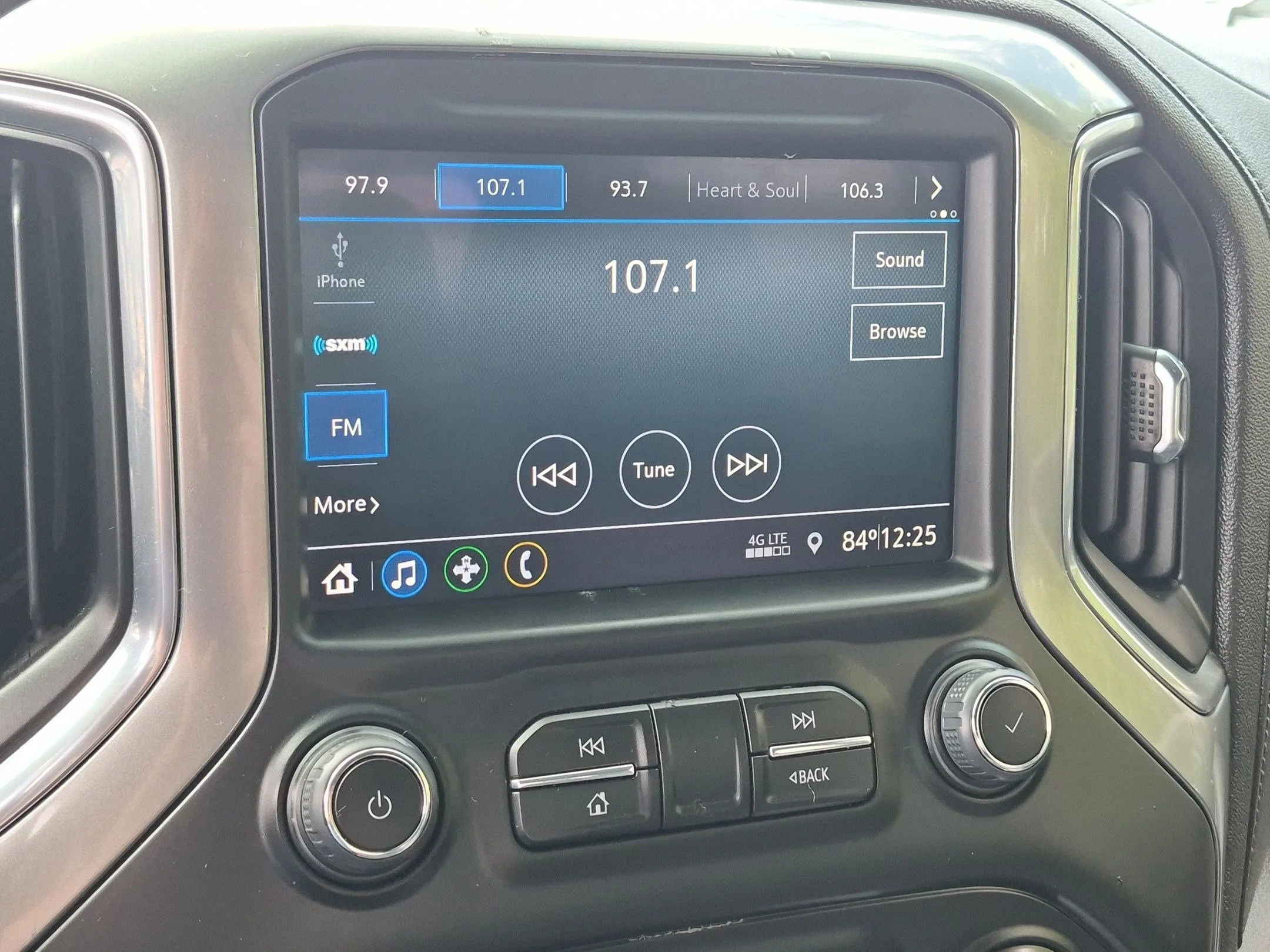 Used 2023 Silver Ice Metallic Chevrolet LT image 18