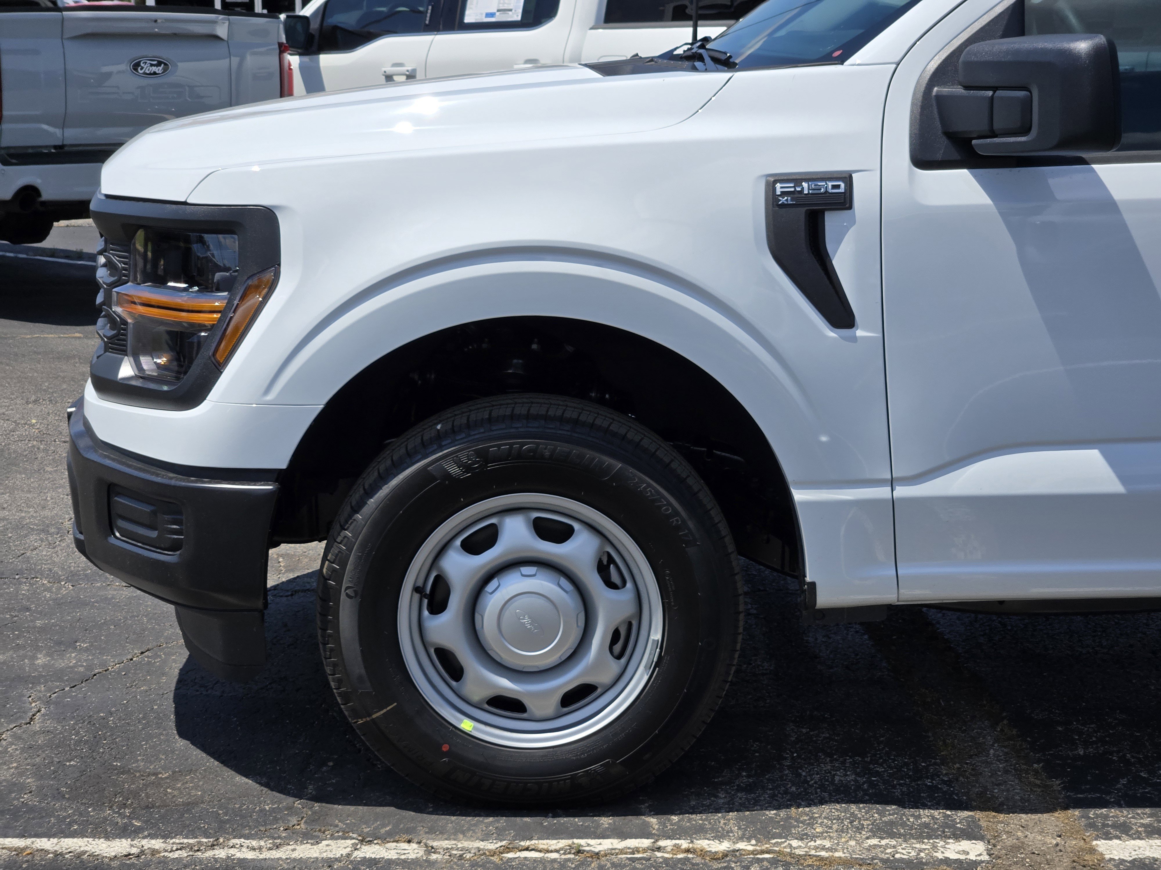 New 2026 Oxford White Ford XL image 6