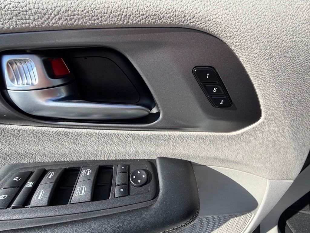 Used 2023 Silver Chrysler Touring L image 16