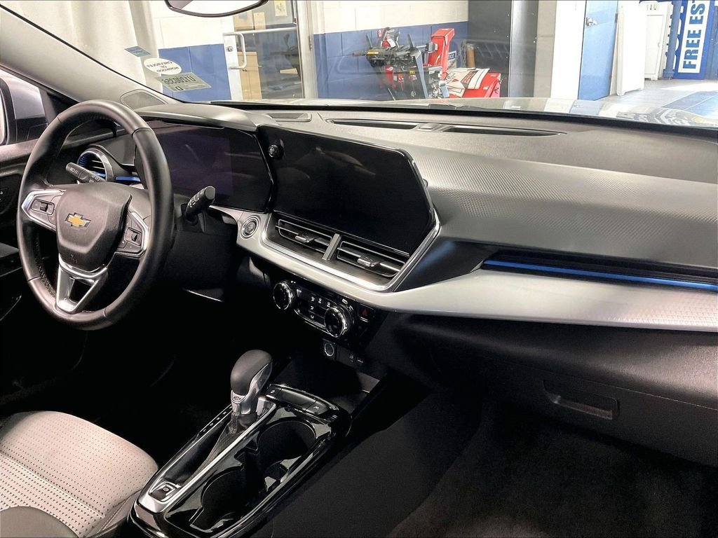Used 2025 Gray Chevrolet LT image 14