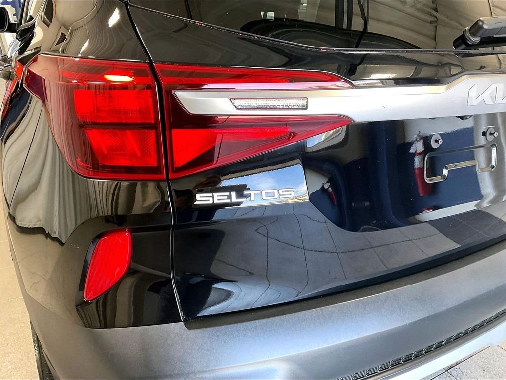 Used 2023 Black Kia LX image 27