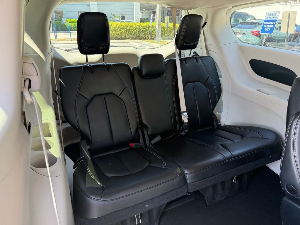 Used 2023 Black Chrysler Touring L image 18