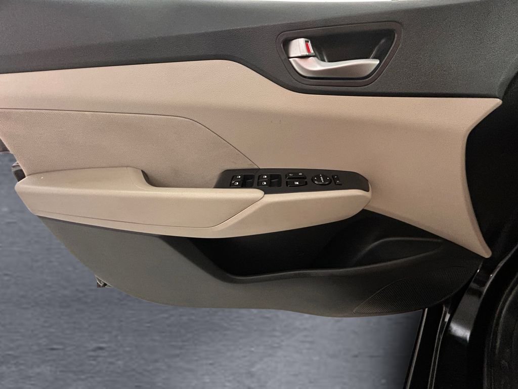 Used 2021 Black Hyundai SE image 12