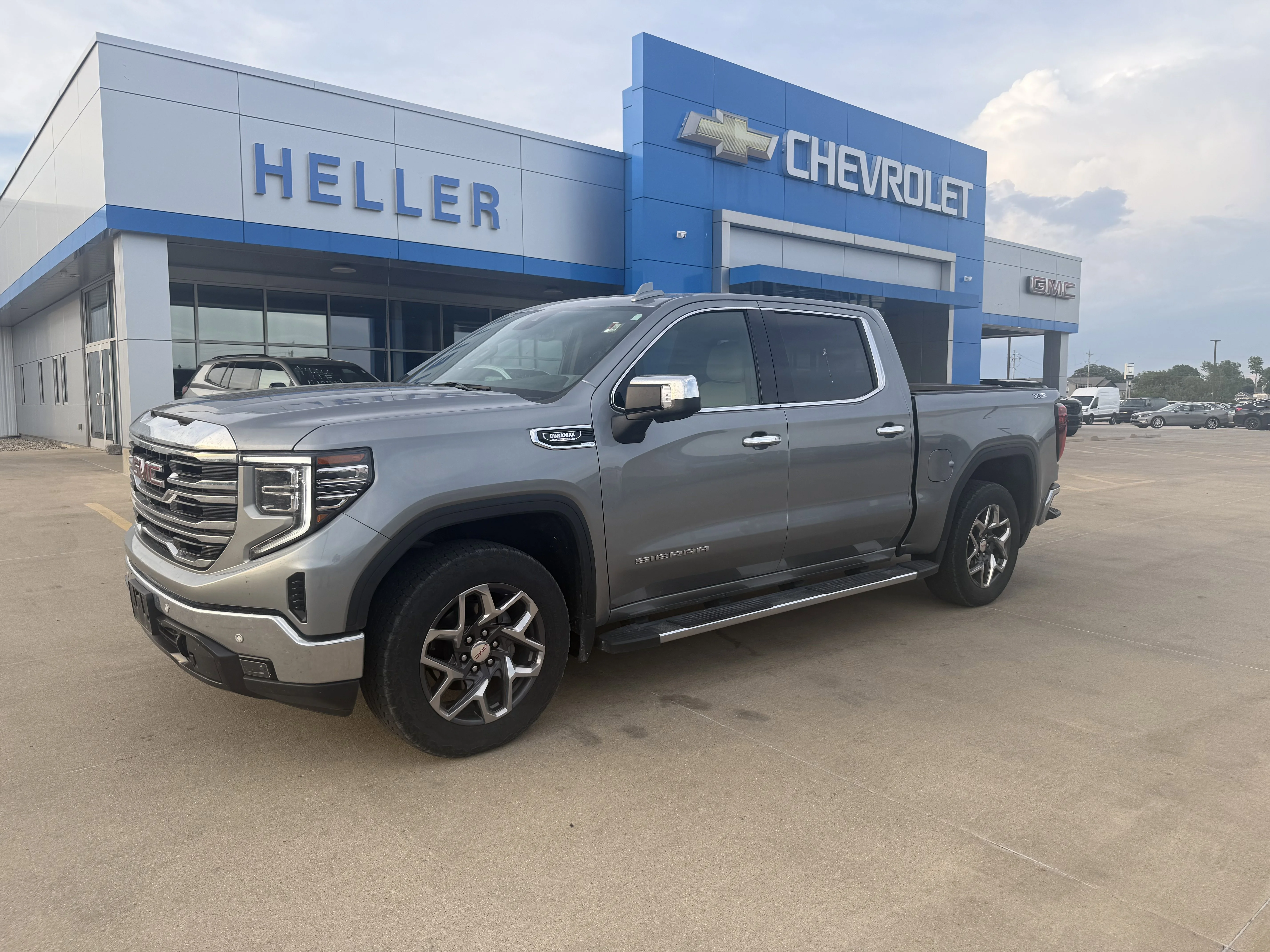 Used 2025 Sterling Metallic GMC SLT image 3