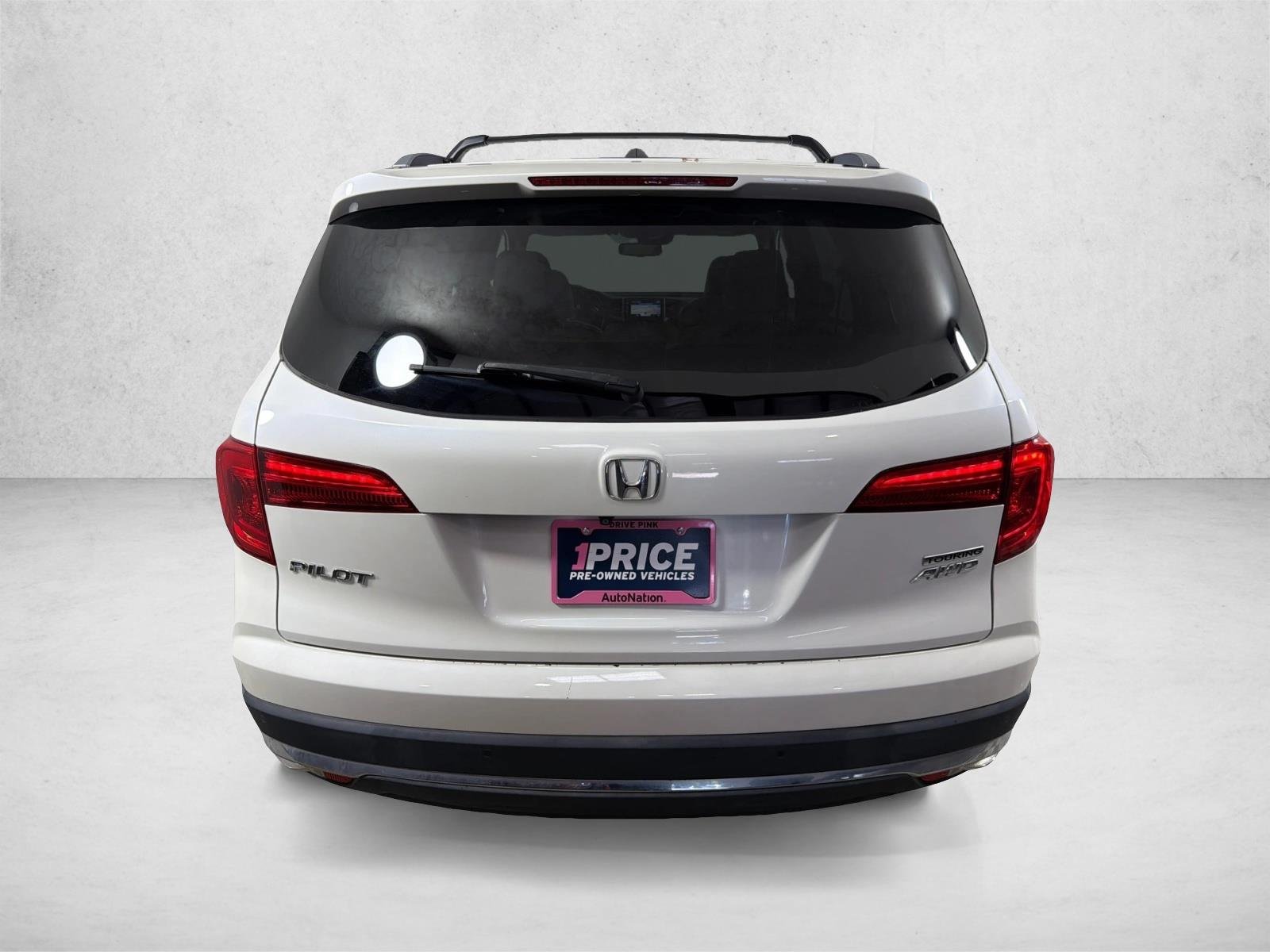 Used 2018 White Diamond Pearl Honda Touring image 6