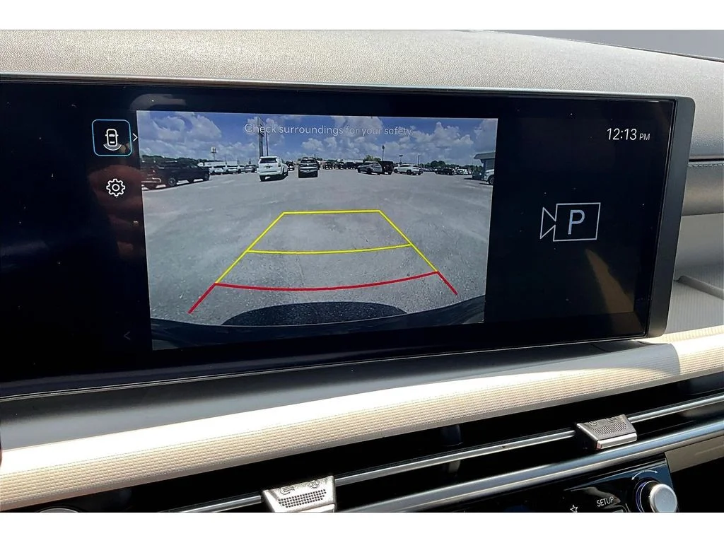 Used 2025  Hyundai SEL image 15