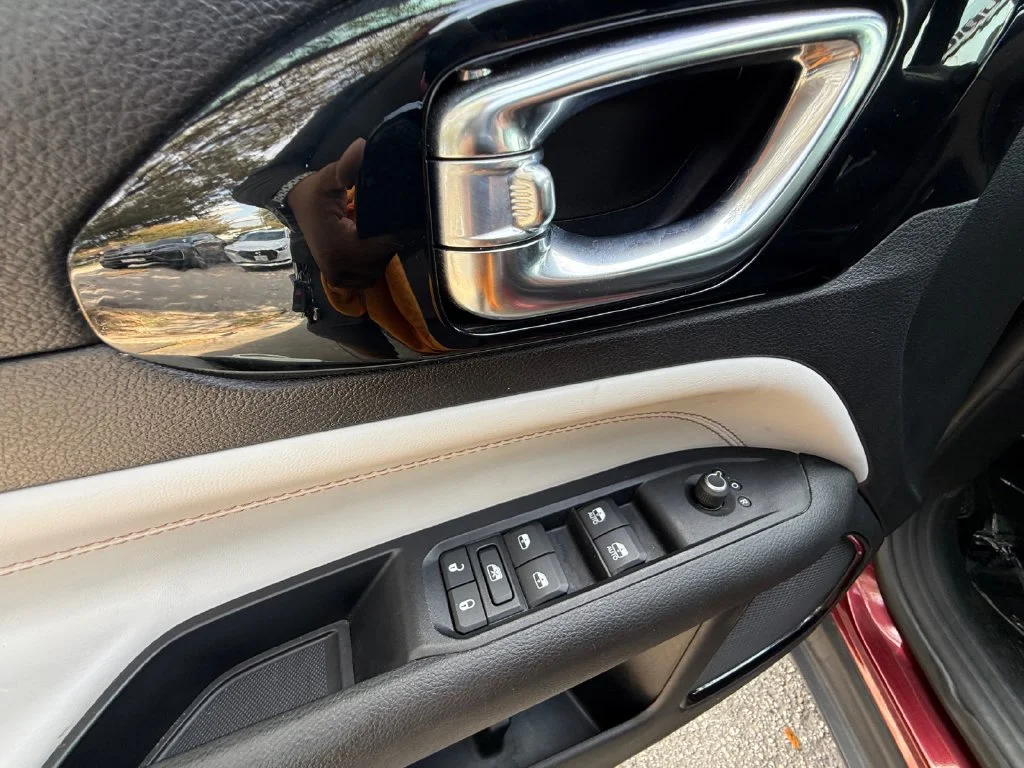 Used 2022 Red Jeep Limited image 11