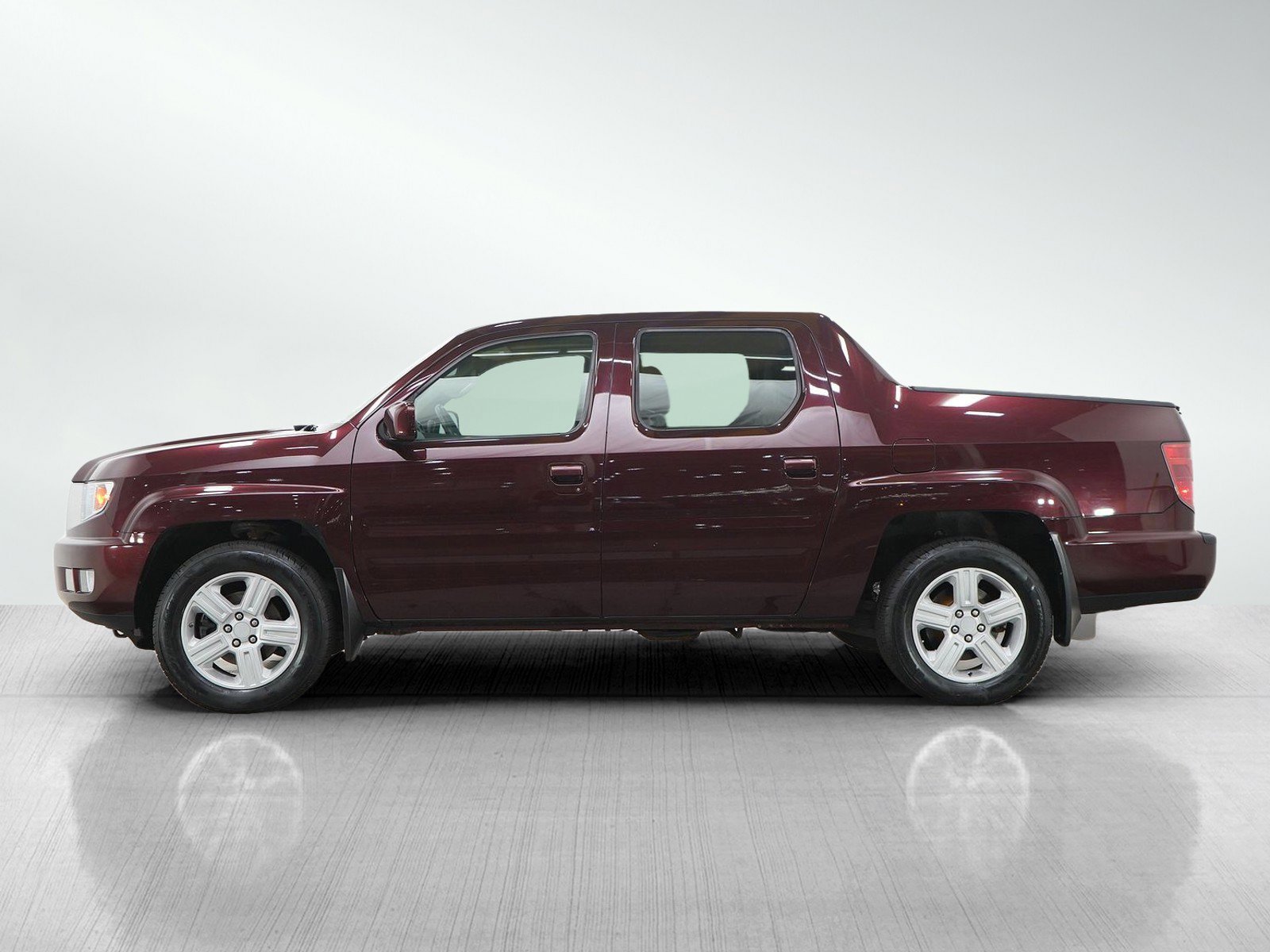 Used 2011 Honda Ridgeline RTL with VIN 5FPYK1F55BB006877 for sale in Minneapolis, Minnesota