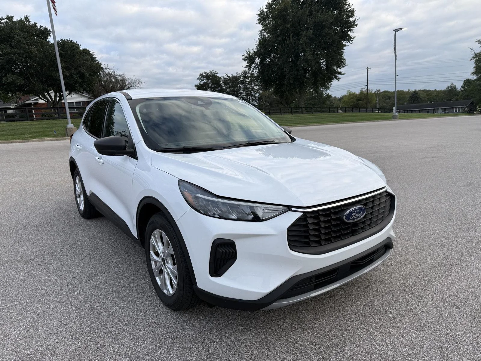 Used 2024 Oxford White Ford Active image 3