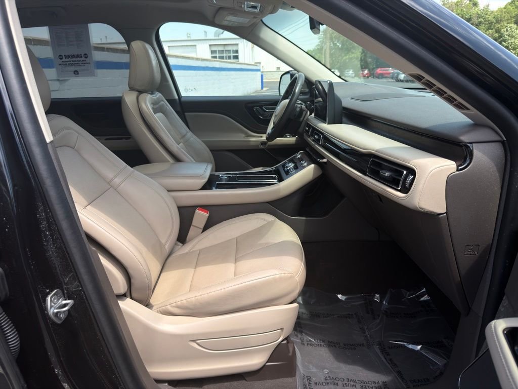 Used 2021 Black Lincoln Reserve image 25