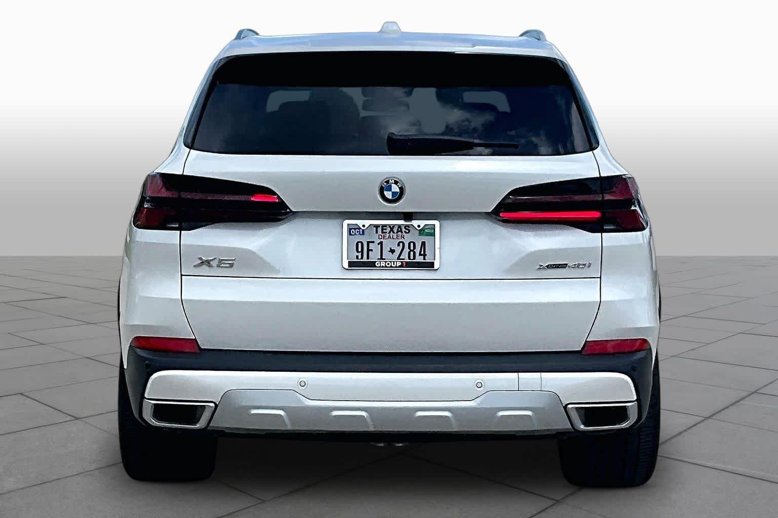 Used 2026 Mineral White Metallic BMW xDrive40i image 8