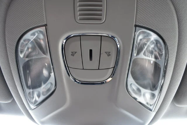 Used 2022 White Jeep Latitude image 33