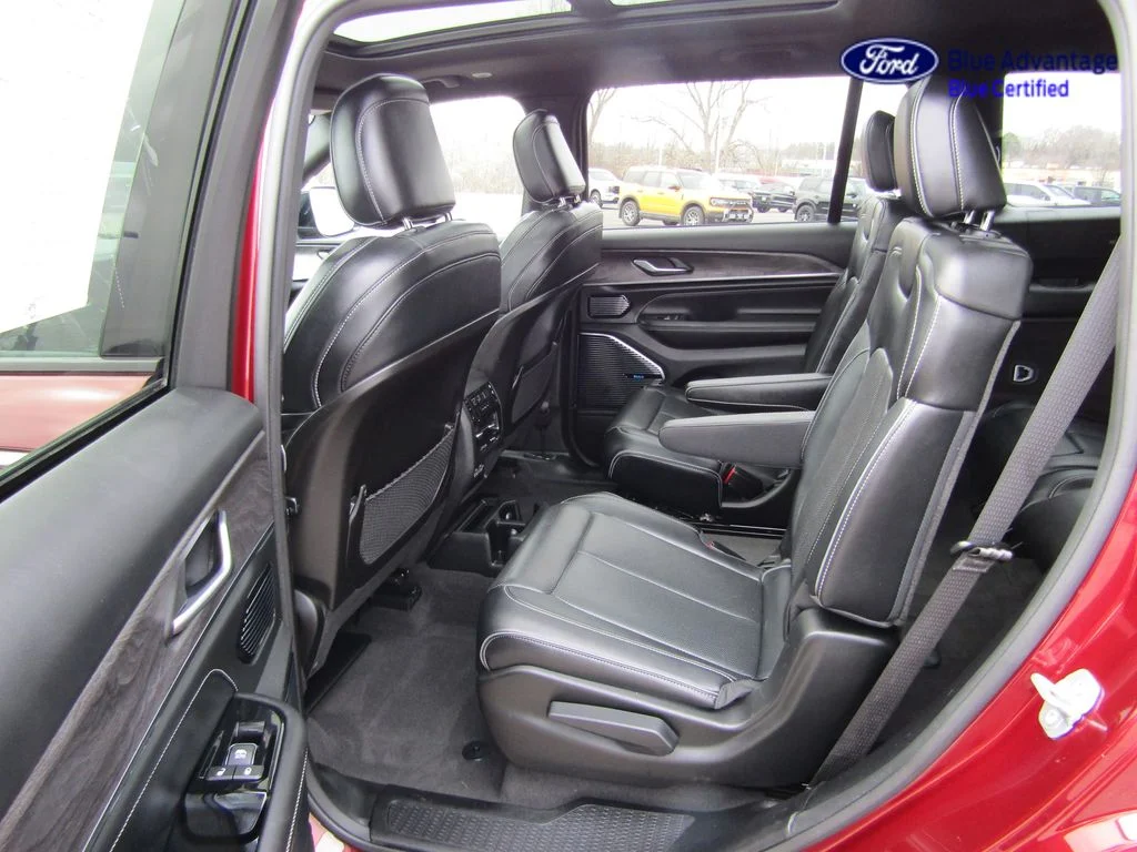 Certified Used 2022 Velvet Red Pearlcoat Jeep Overland image 18