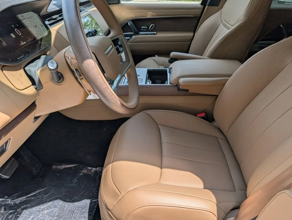 New 2026 Ostuni Pearl White Land Rover SE image 19