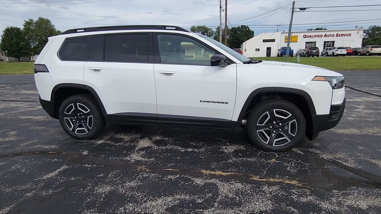 New 2026 Bright White Clear-Coat Exterior Paint Jeep Limited image 9