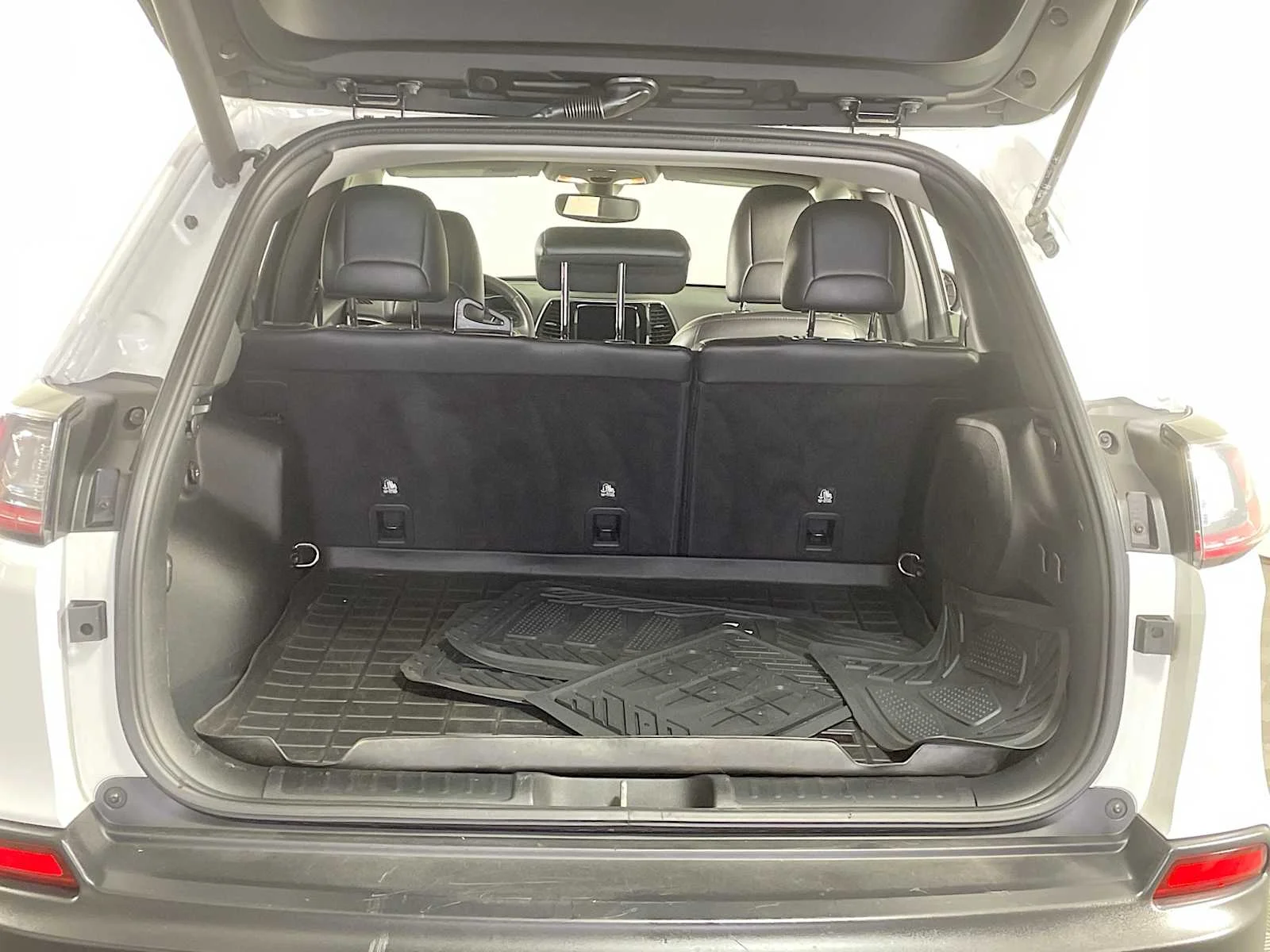 Used 2020 Bright White Clearcoat Jeep Limited image 23