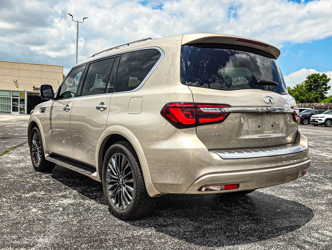 Certified Used 2024 Champagne Quartz INFINITI Sensory image 4