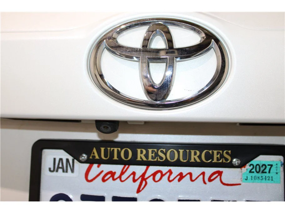 Used 2019 White Toyota XLE Sport Utility 4D image 20