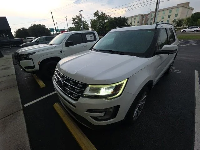 Used 2017 White Ford Limited image 2