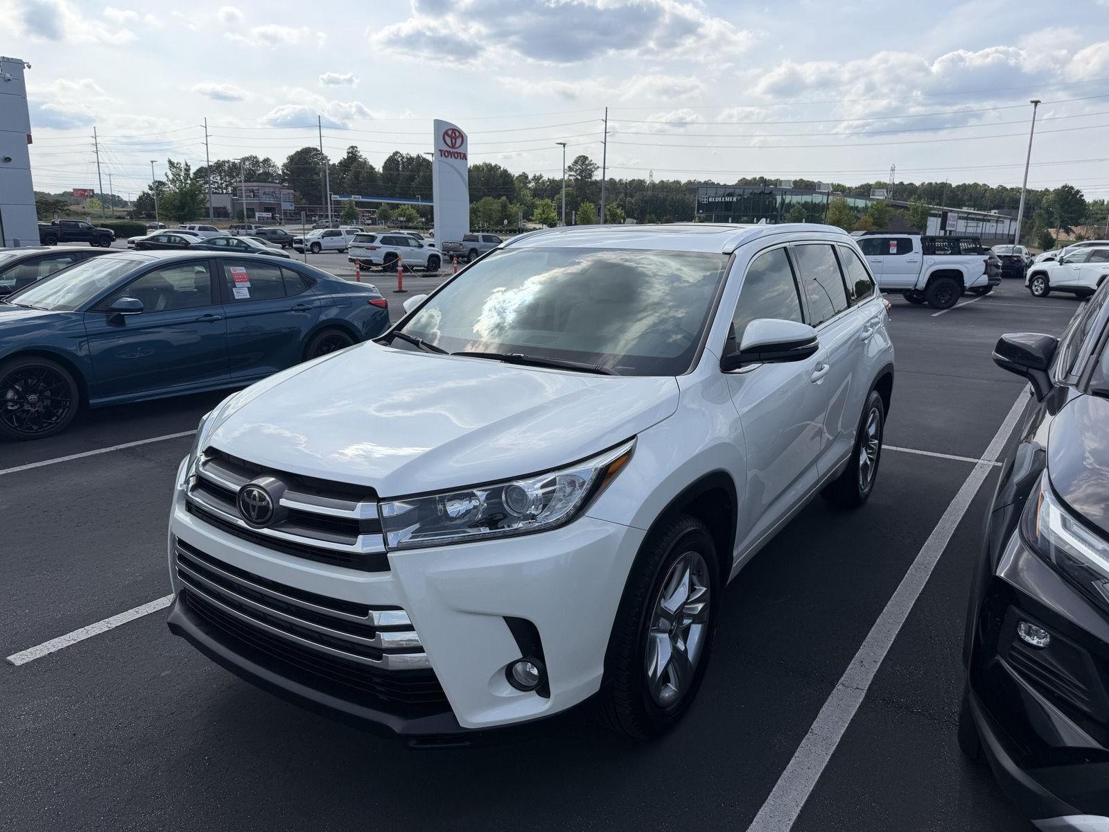 Used 2017 Blizzard Pearl Toyota Limited image 17