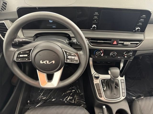 Used 2026  Kia LX image 24