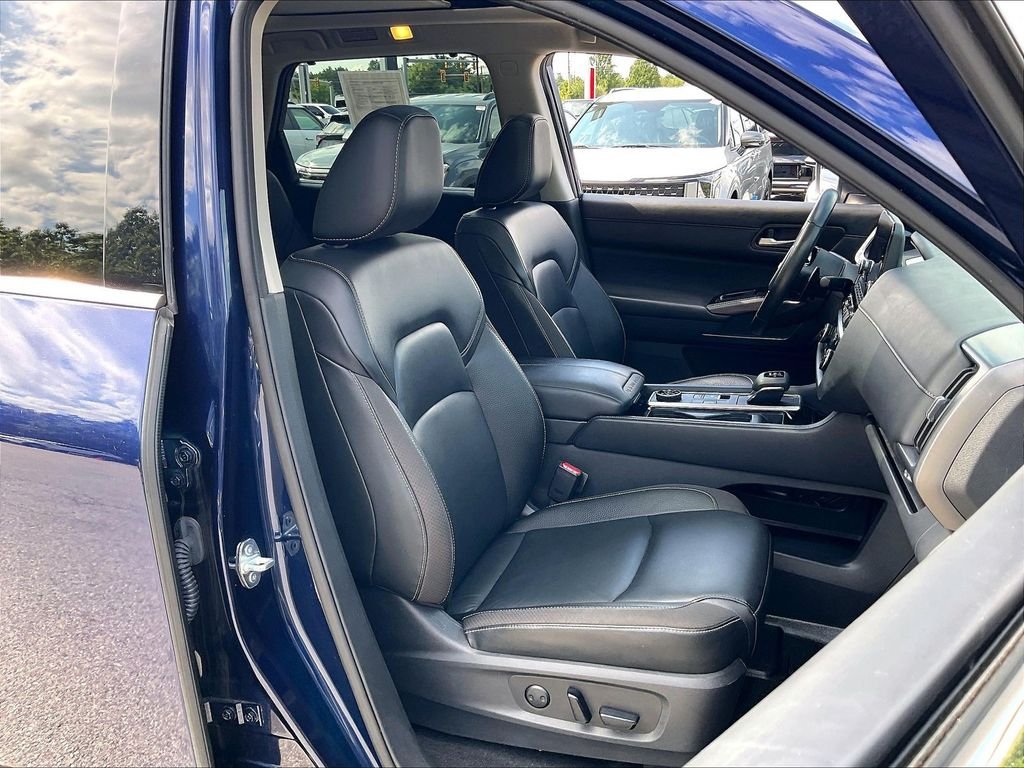 Used 2023 Deep Ocean Blue Pearl Nissan SL image 10