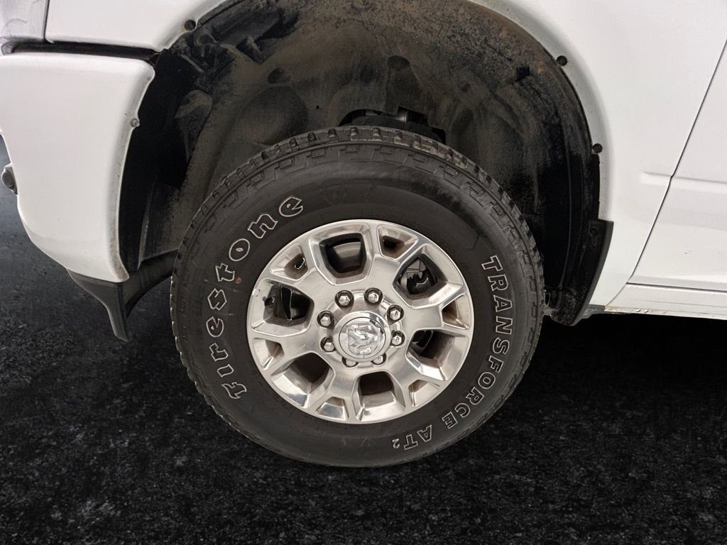 Used 2024 White Ram Laramie image 27