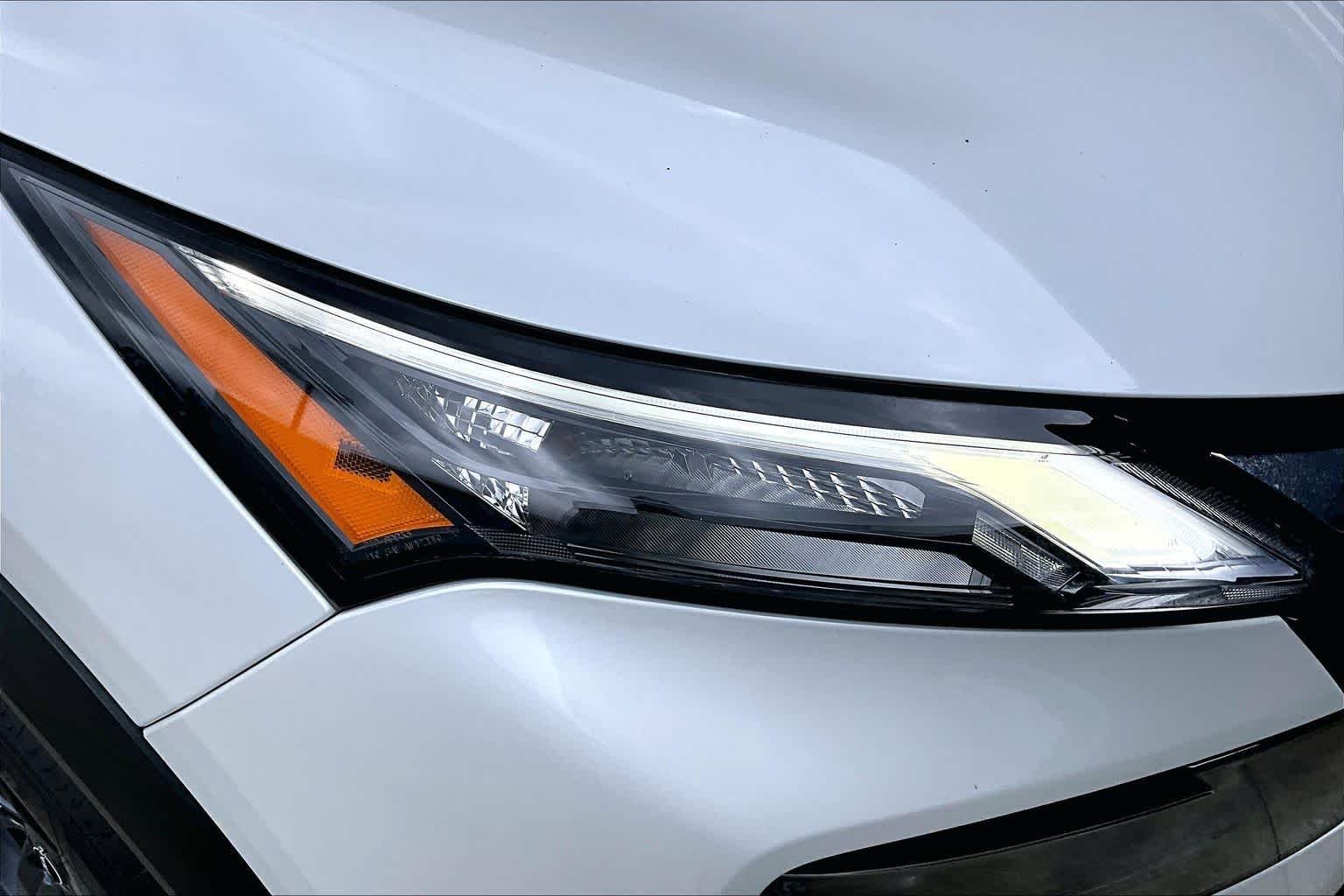 Used 2026 Everest White Pearl Tricoat Nissan SV image 28
