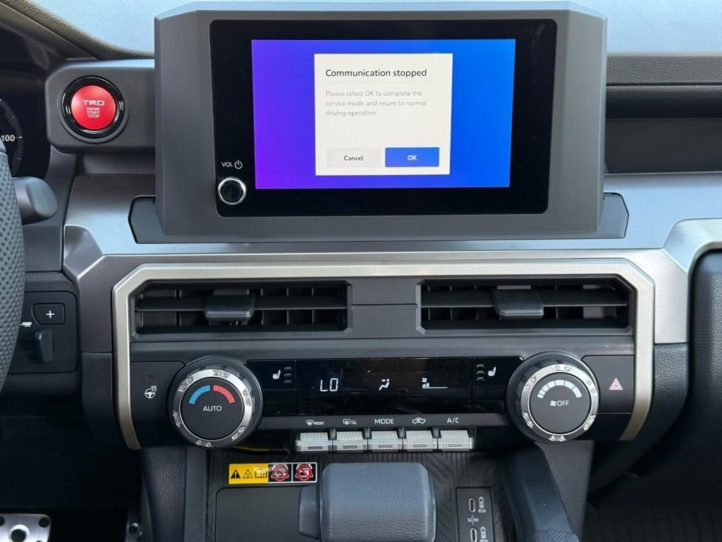 2025 Toyota Tacoma TRD Sport - Photo 10