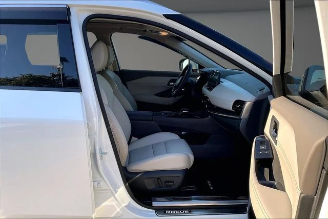 Used 2024 White Nissan SL image 7