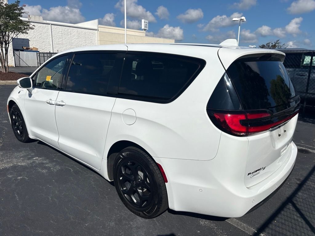 Used 2022 White Chrysler Limited image 6
