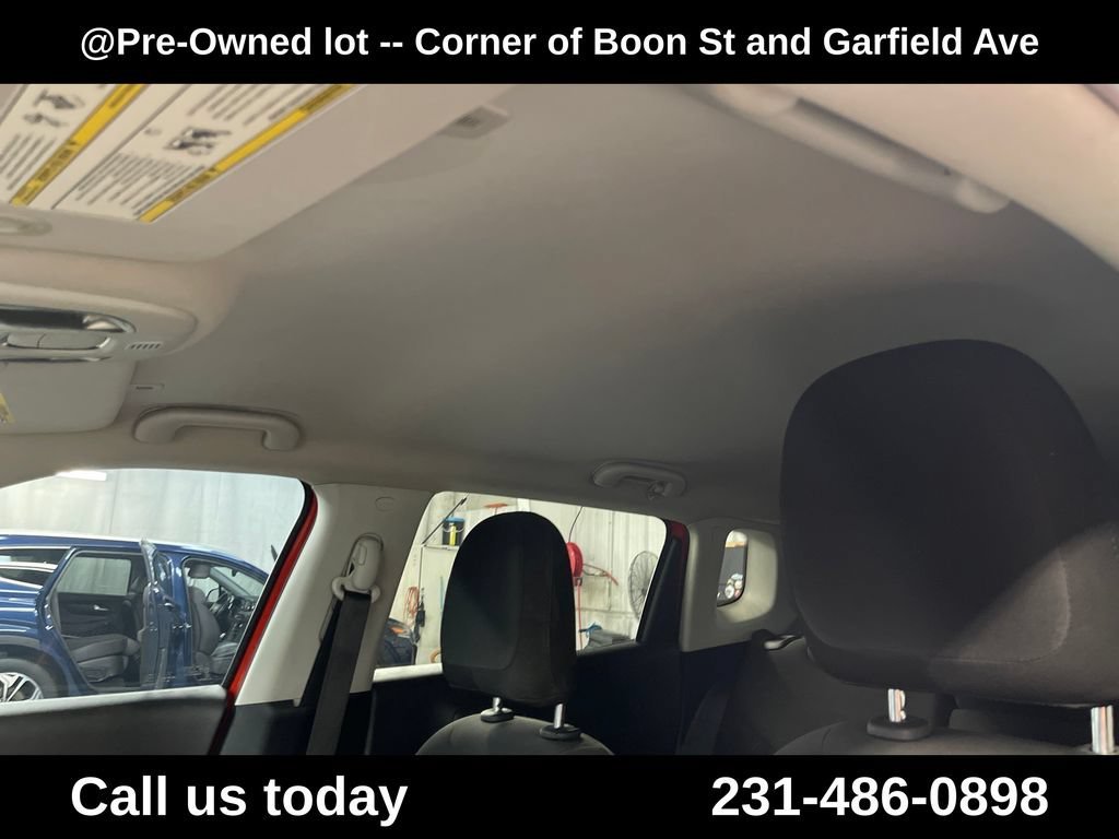 Used 2018  Jeep Sport image 13