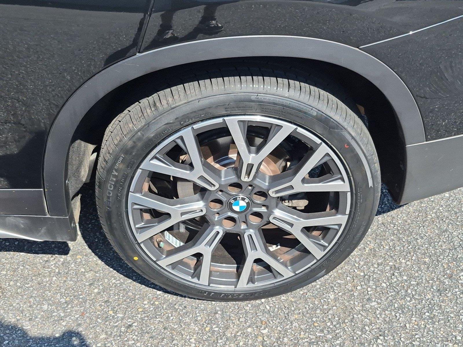 Used 2020 Black Sapphire Metallic BMW sDrive28i image 11
