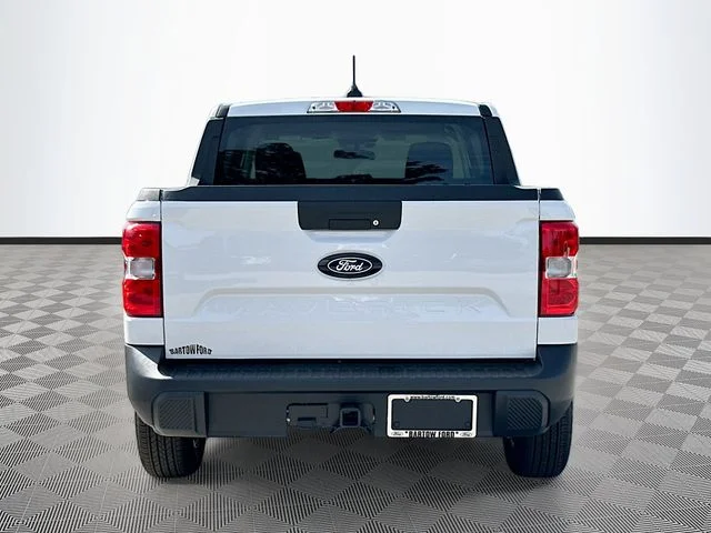 New 2026 Oxford White Ford XLT image 5