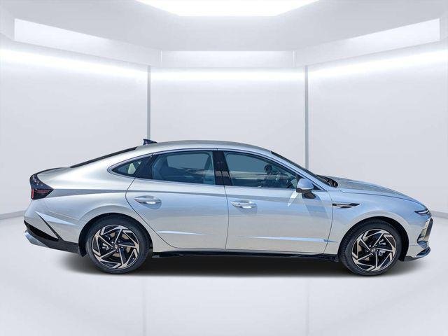 New 2026 Silver Hyundai SEL Sport image 2
