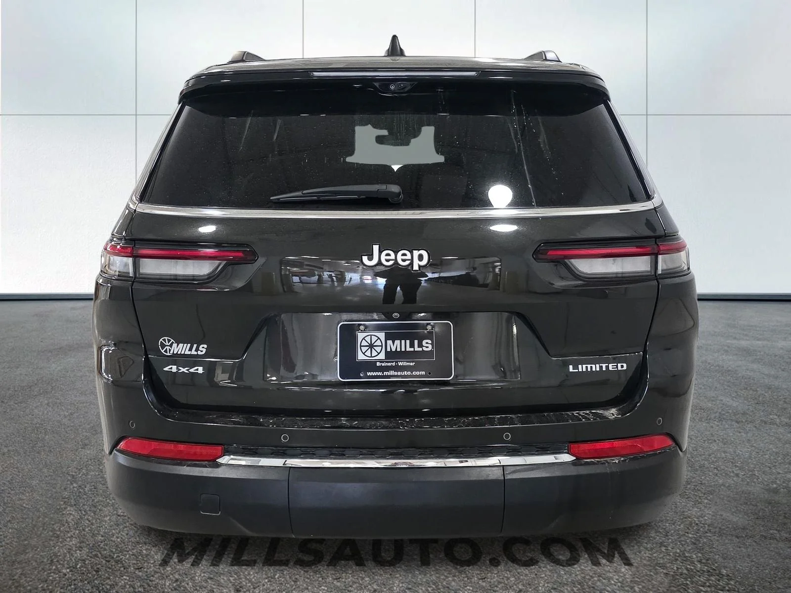 Used 2024 Gray Jeep Limited image 6