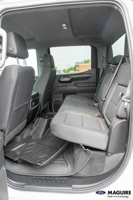 Used 2025 White GMC Elevation image 11