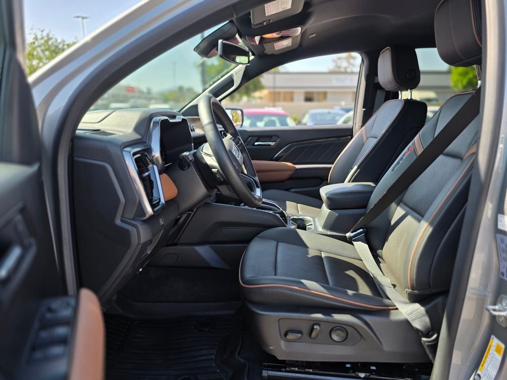 2025 GMC Canyon AT4 - Photo 13
