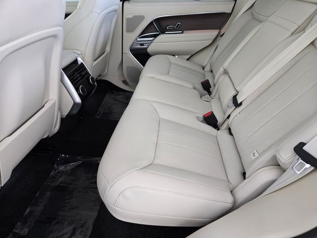Used 2026  Land Rover SE image 5