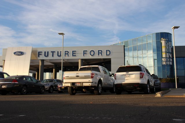 Used 2023 White Toyota SE image 5