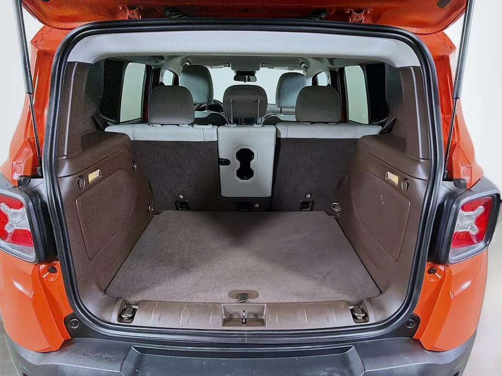Used 2015 Orange Jeep Latitude image 21