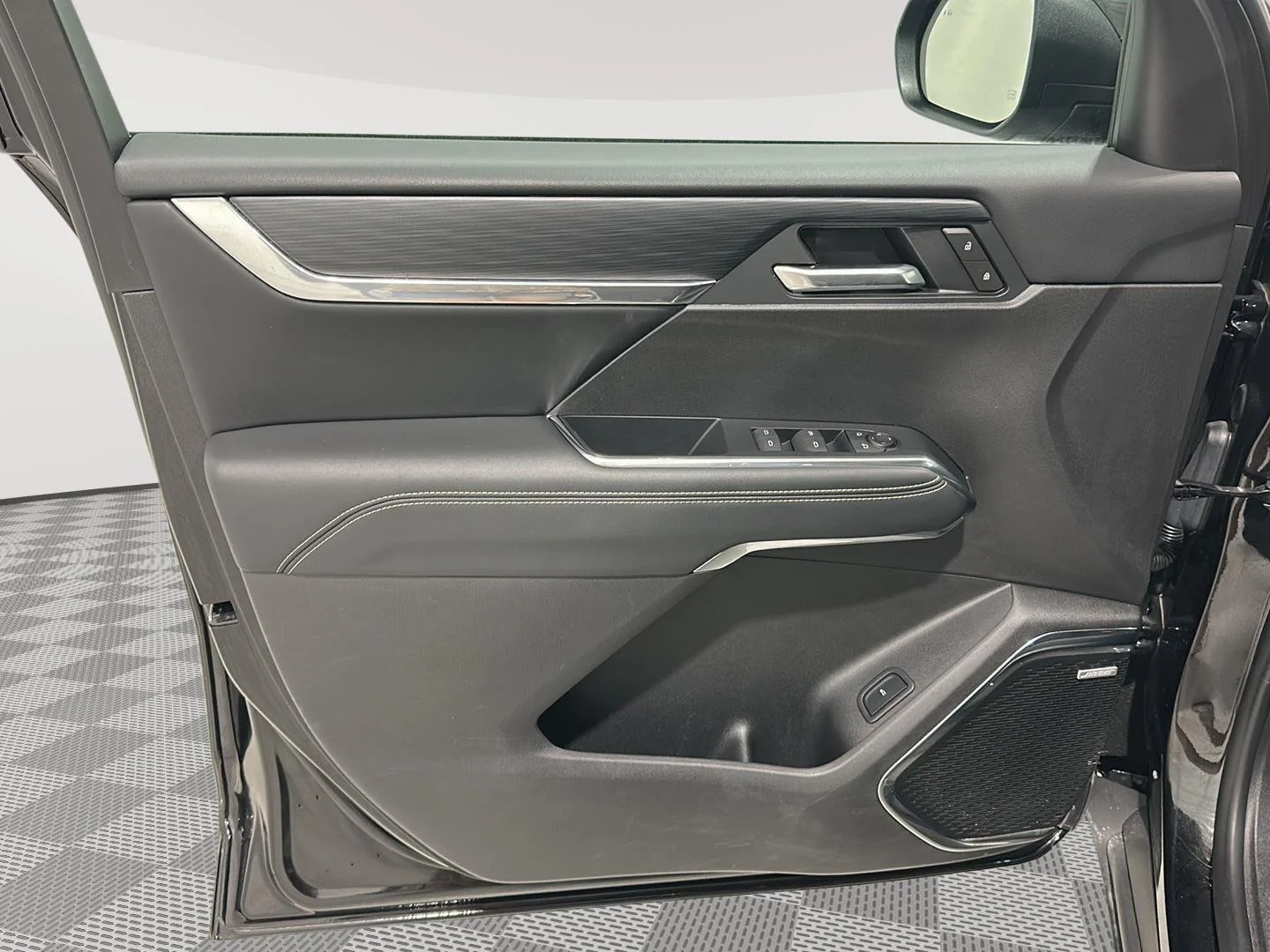 Used 2025 Ebony Twilight Metallic GMC Elevation image 19